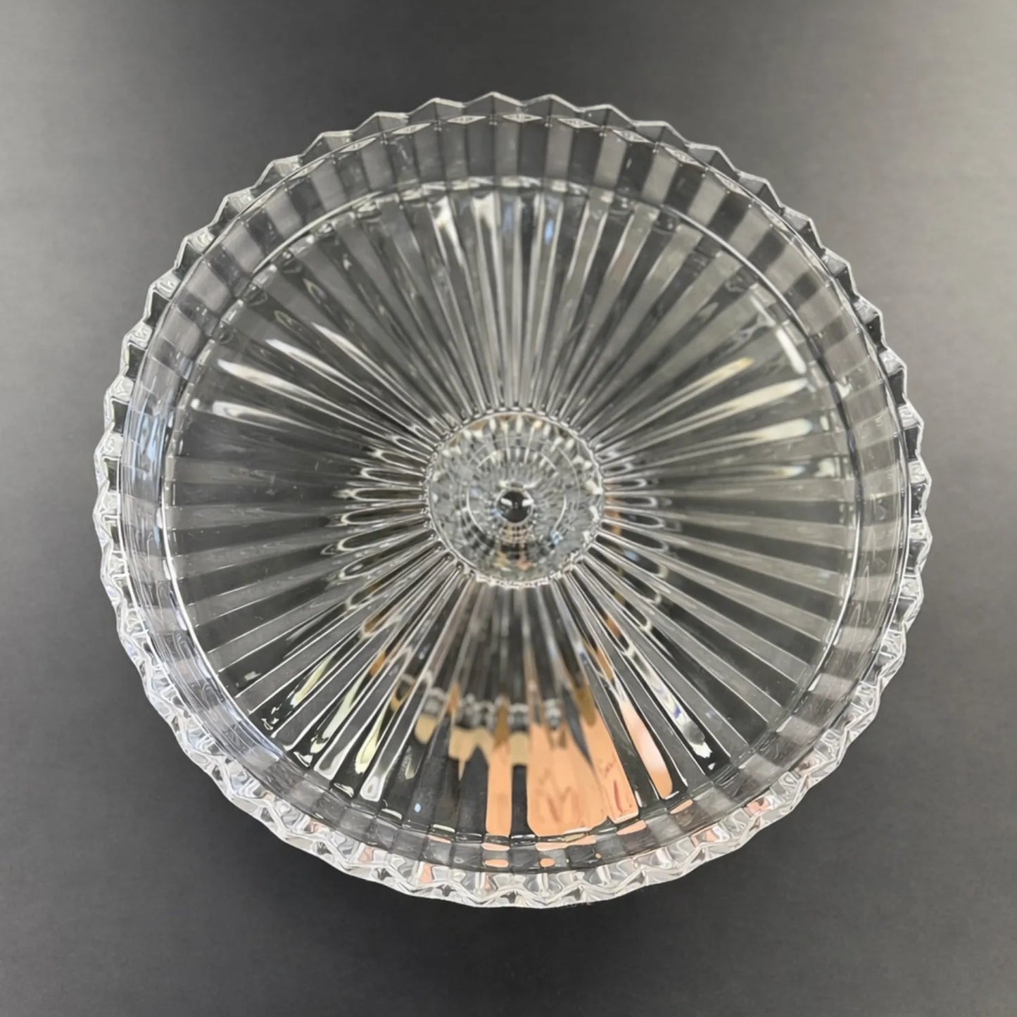 Round Crystal Pedestal Tray for Elegant Table Displays